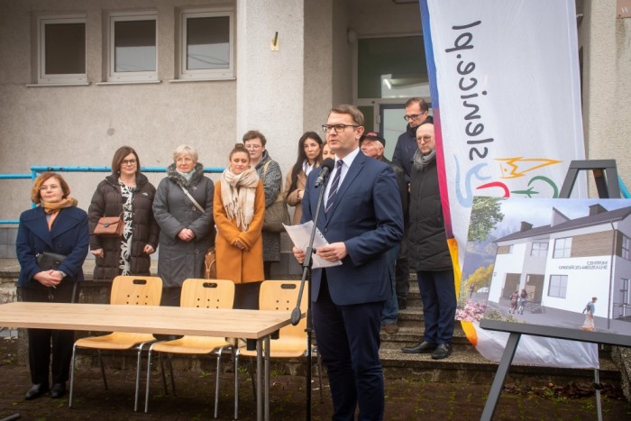 Według kolejnych zapowiedzi Centrum Opiekuńczo-Mieszkalne ma zostać otwarte w 2027 roku. fot. UMiG Myślenice