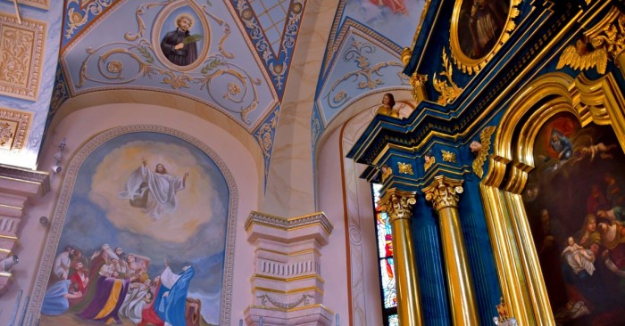 Pierwszy etap prac zakończony w grudniu 2023 r. obejmował m.in. wykonanie dwóch gruntów sklepiennych oraz dwóch sklepień wraz z portretami bł. Jerzego Popiełuszki oraz św. Andrzeja Boboli. Fot. UMiG Myślenice