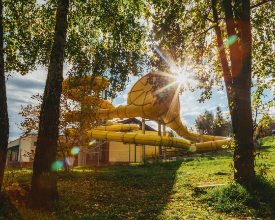 Znamy kolejny termin oddania trzeciej niecki basenu i zjeżdżalni. Ma to nastąpić jeszcze w tym roku